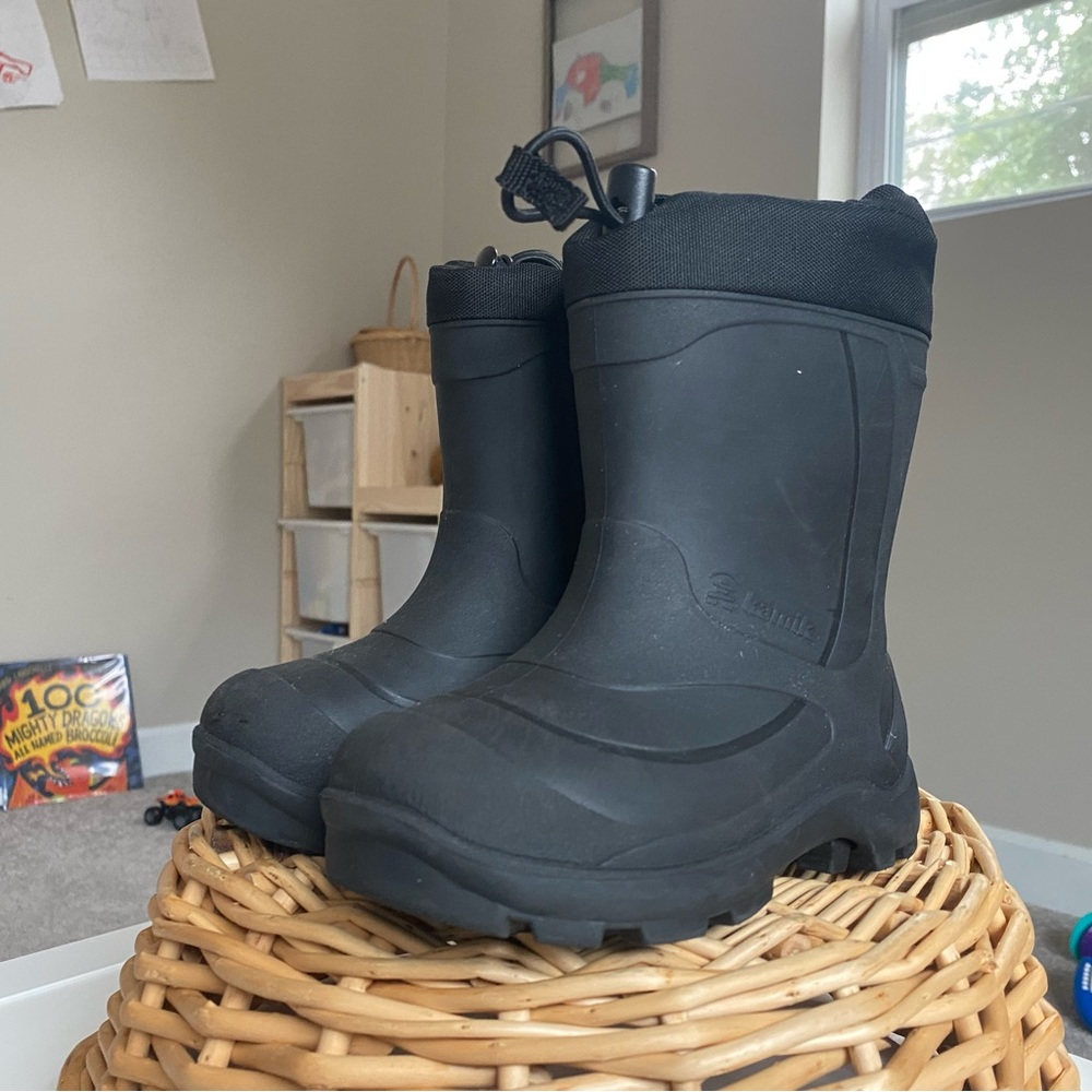 Very good rubber snow boots